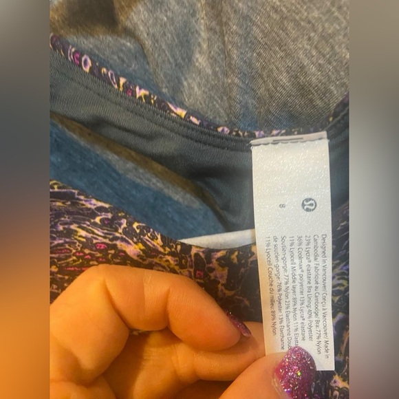 Lululemon high neck sports bra Size 8 - Picture 5 of 6